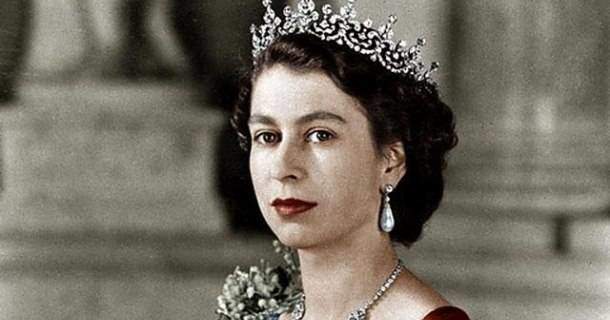 Drottning Elizabeth II i dokumentären "Elizabeth II - diamantdrottningen" i SVT Play