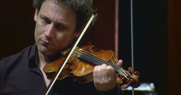 Violinist i konserten "Fyra årstider blir åtta - Vivaldi möter Piazzolla" i SVT Play