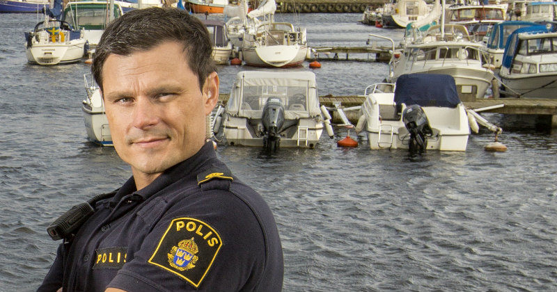 Polis i realityserien SOS sommar i TV3 Play