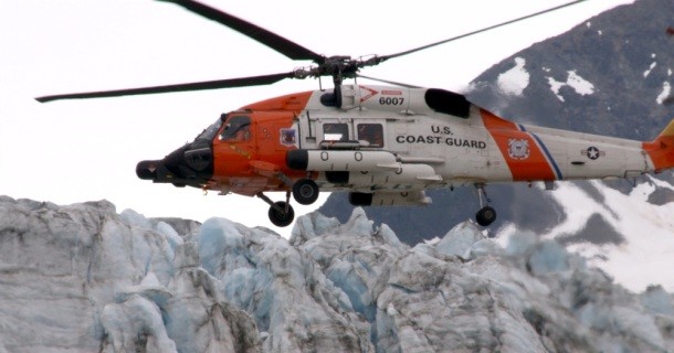 Räddningshelikopter i "SOS Alaska" i Kanal 9 Play