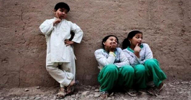 Afghanska barn i dokumentären "Utklädd till pojke" i SVT Play