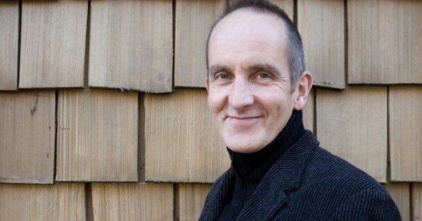 Kevin McCloud i "Kevin´s Grand Designs" i Kanal 9 Play