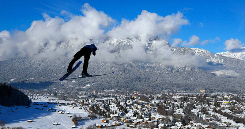 Backhoppare i "Backhoppning: Garmisch-Partenkirchen" i SVT Play