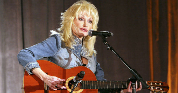 Dolly Parton i dokumentären "Countrymusikens änglar" i SVT Play