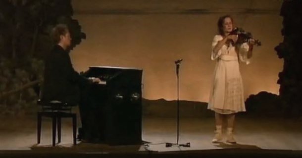 Gunnar Idenstam och Lisa Rydfjäll i "Bach bjuder upp" i SVT Play