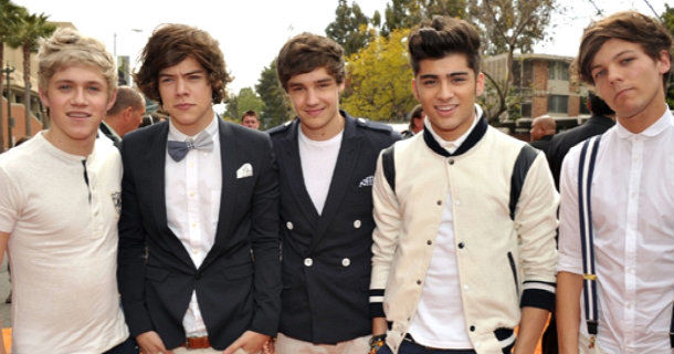 Medlemmarna i One Direction i dokumentären "One Directions första år" i SVT Play