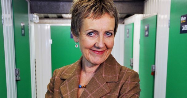Aggie MacKenzie i tv-serien "Rensa i röran" i TV4 Play