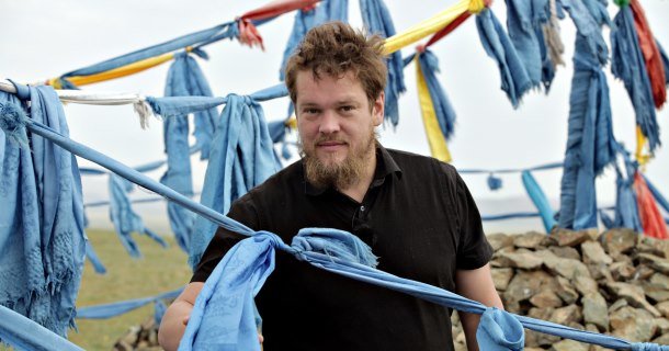 Programledare i Sidenvägen på 30 dagar i SVT Play