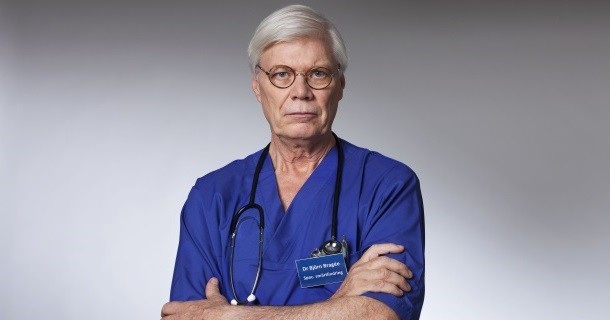 Läkaren Björn Bragée i tv-serien "Arga doktorn" i SVT Play