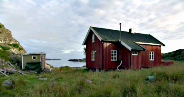 Hus på Sørburøya i dokumentären "Livet på ön" i SVT Play