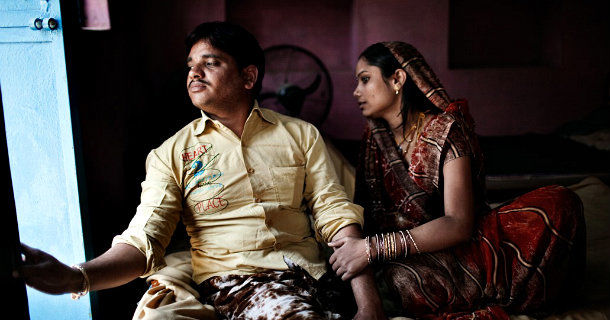 Indiskt par i dokumentären "Förbjuden kärlek i Indien" i UR Play