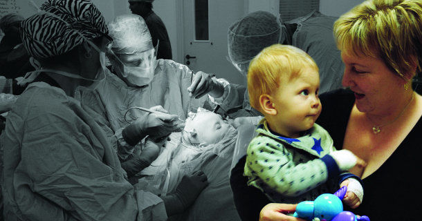 Mamma och barn i serien "Plastikkirurgi som räddar liv" i SVT Play