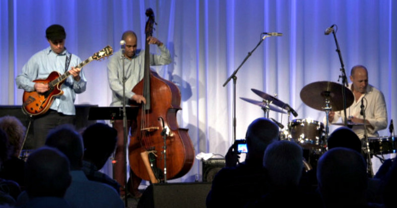Kurt Rosenwinkel Standards Trio i "Ystads jazzfestival 2012" i SVT Play