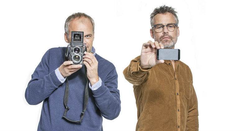 Johan Rehborg och Henrik Schyffert i Alla är fotografer i SVT Play