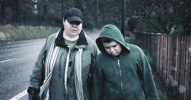 Far och son på landsväg i dokumentären "American Winter" i SVT Play