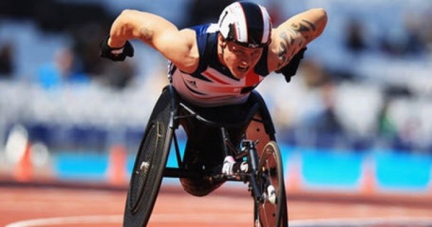 Sprinter i Paralympics i dokumentären "En elitidrottares kropp" i SVT Play