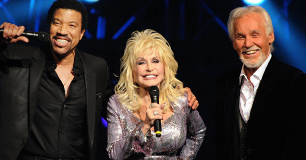 Lionel Richie, Dolly Parton och Kenny Rogers i "Kenny Rogers - de första 50 åren" i SVT Play