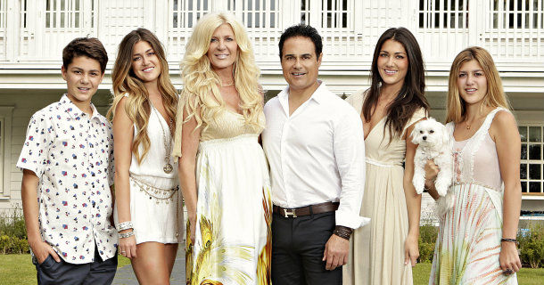 Familjen Montazami i "Montazamis med vänner" i TV3 Play