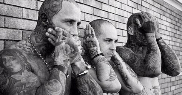 Tatuerade killar i dokumentären "Den tatuerade huden" i UR Play