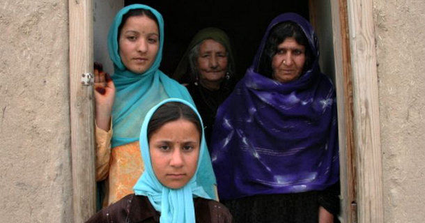 Afghanska kvinnor i dokumentären "Jag var värd 50 lamm" i SVT Play