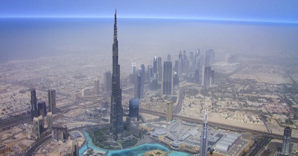 Världens högsta byggnad Burj Khalifa i dokumentärserien "Planeten vi tog över" i SVT Play