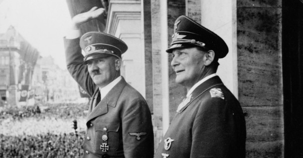 Hitler och Göring i dokumentärserien "Adolf Hitler - ondskans förförelse" i SVT Play