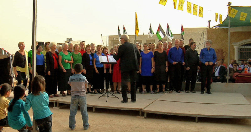 Falu fredskör i dokumentären "När fredskören for till Palestina" i SVT Play
