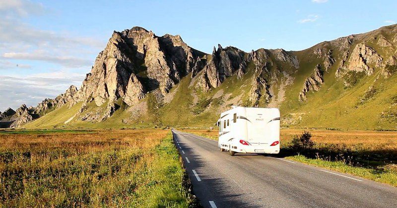 Tur mot Lofoten i Norge i reseprogrammet "Gone Camping" i TV8 Play