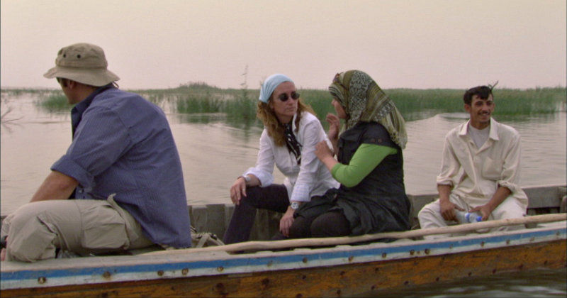 Båttur i träsk i dokumentären "Nytt liv för irakiska träsken" i SVT Play