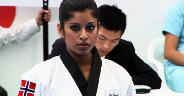 Nina Bansal i reportaget "Taekwondo: Okuvlig vilja" i SVT Play