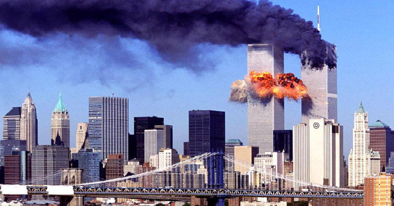 Krasch mot World Trade Center i dokumentären "11 september: Där flygplanen träffade" i SVT Play