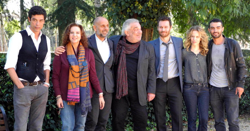 Medverkande i den italienska dramaserien "En stor familj" i SVT Play