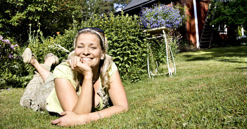 Tina Ahlin i "Tinas trädgård" i TV4 Play