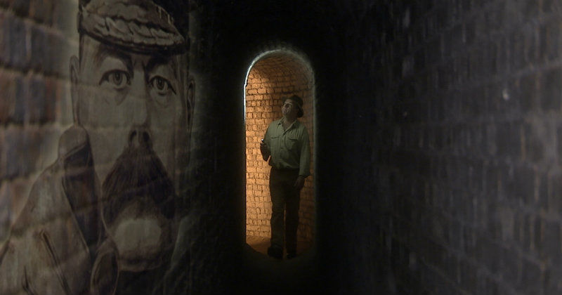 Programledare i "Tunnelkriget i Somme" i TV10 Play