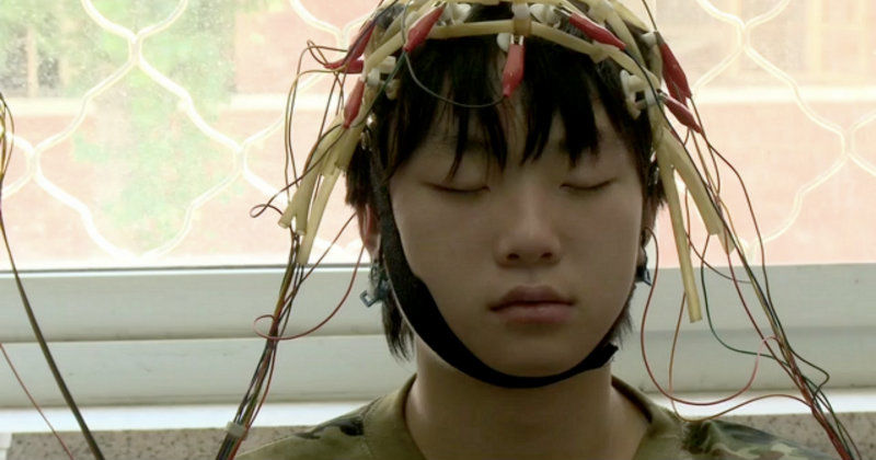 Kinesisk pojke med internetberoende i dokumentären "Web Junkie" i SVT Play