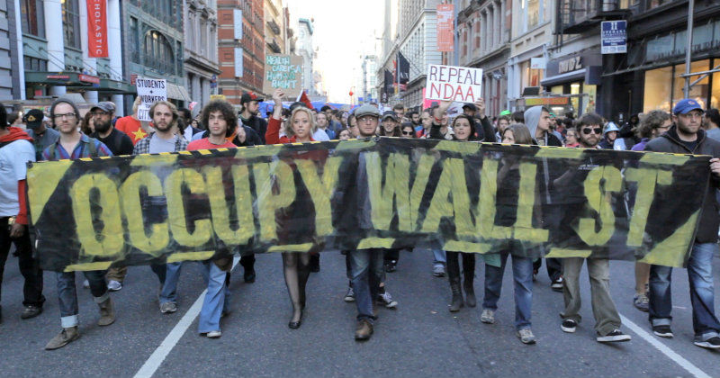 Demonstranter i "Occupy - protesterna på Wall Street" i UR Play