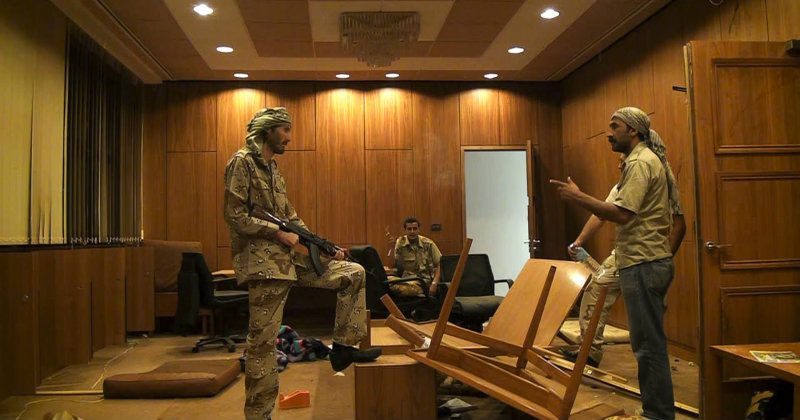 Soldater i Libyen i dokumentären "Point and Shoot" i SVT Play