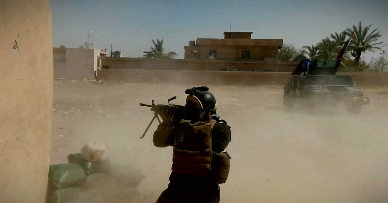 Marksoldat i kriget mot ISIS i dokumentären "Världens farligaste jobb" i SVT Play