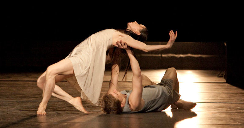 Dansare i föreställningen "Julia & Romeo" i SVT Play