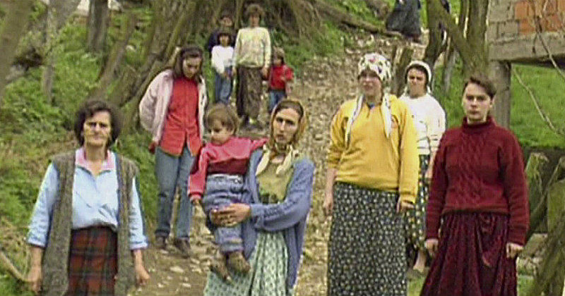 Kvinnor på Balkan i dokumentären "Krigets glömda offer" i SVT Play