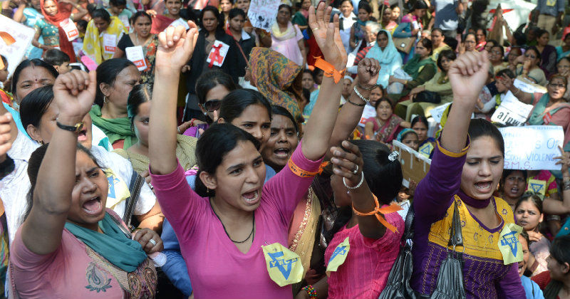 Indiska kvinnor i dokumentären "Indien och våldtäkterna" i TV4 Play
