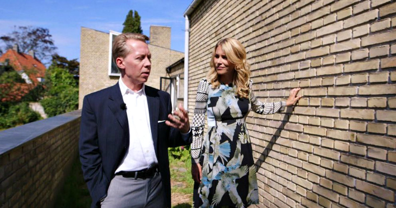 Michael Sheridan och Eva Harlou i serien "Nordiska hus" i SVT Play