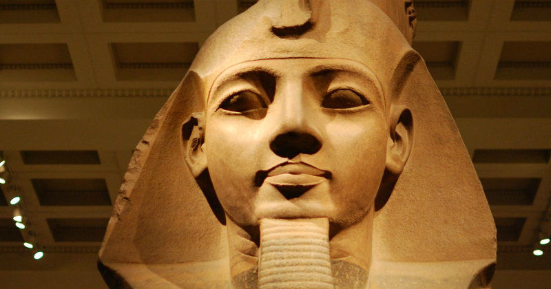 Byst av Ramses i dokumentären "Ramses den store: den episka resan" i TV10 Play