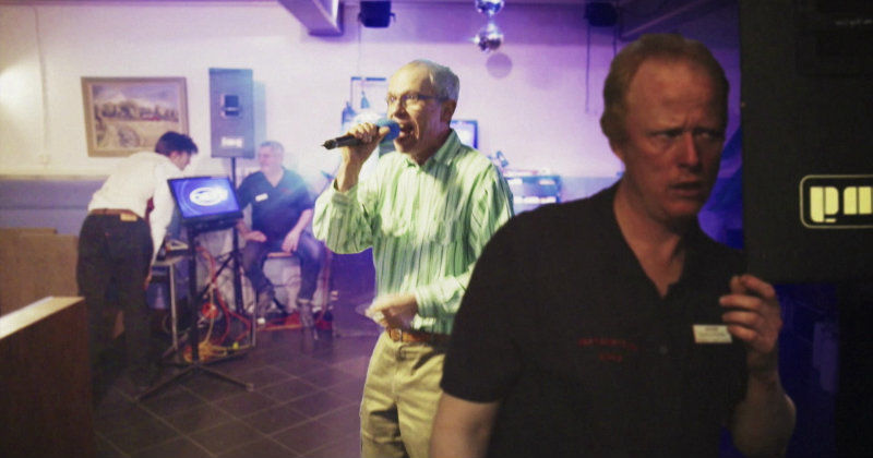Karaokesångare i Klippans karaokecup i SVT Play