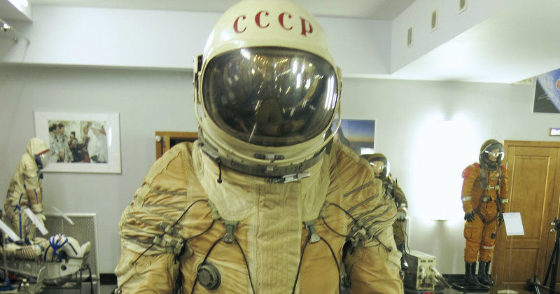 Rymddräkt från sovjettiden i dokumentären Kosmonauterna i SVT Play