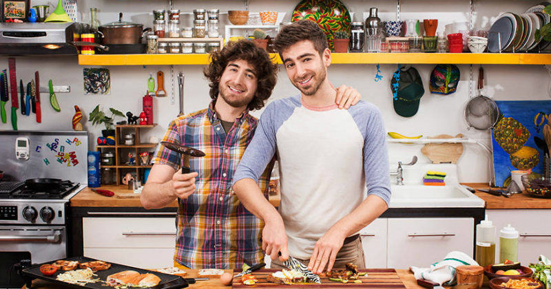 Bröderna Josh och Mike i "Brothers Green: EATS!" i TV10 Play