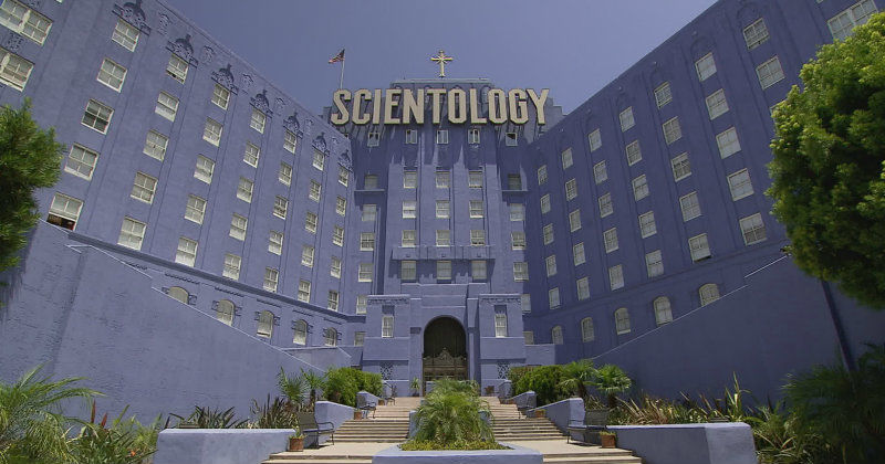 Scientologins huvudkvarter i dokumentären Fångade av Scientologin i SVT Play