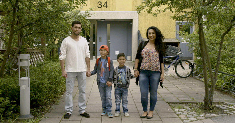 Familj i tv-serien Låna för livet! i UR Play
