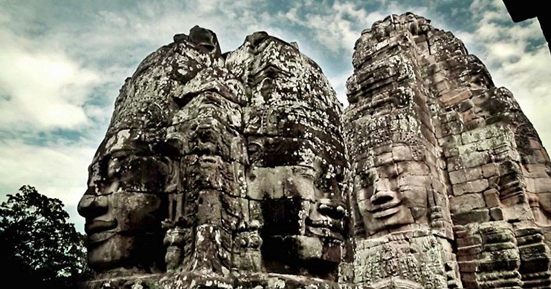 Tempelstatyer från Kambodja i dokumentären Stulna krigare i SVT Play
