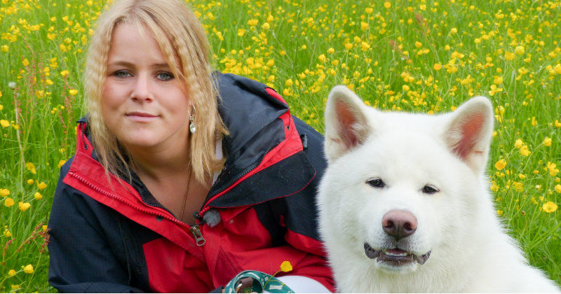 Christine med sin hund i Christines nya liv i SVT Play
